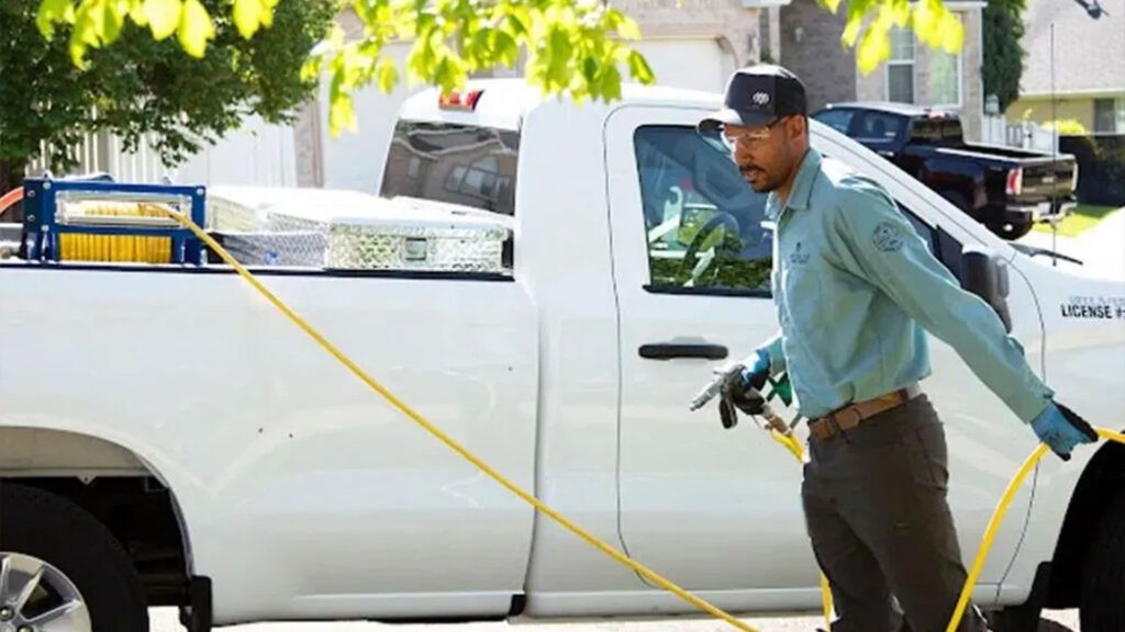 Spray control truck
